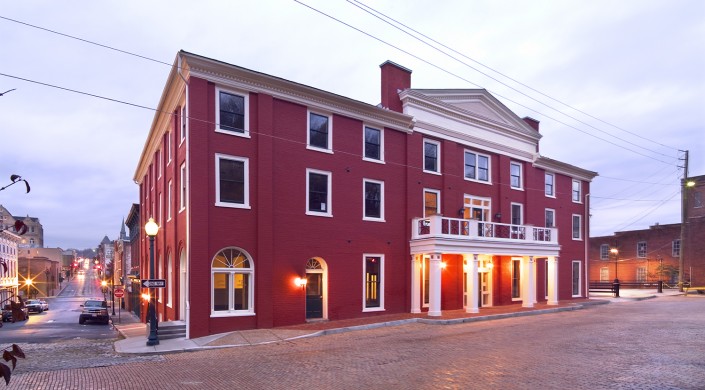 web_AmHotel_exterior1